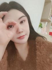 一个舌吻主动得小姐姐