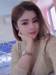 胸大臀桥的小美妞