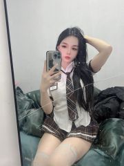 口爆年轻貌美的嫩妹