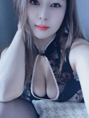 性感丰满美乳骚女贴身服务
