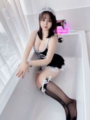 玩的很开的大奶妹