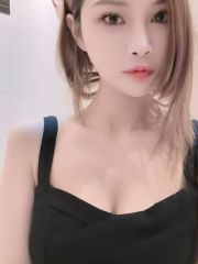 招人喜欢的妹子胸脯饱满